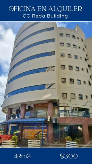 Oficina en Centro Comercial y Profesional Reda Building