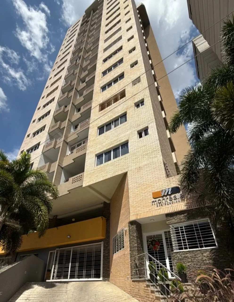 Apartamento en Alquiler en Res Monreale, Urb. Las Chimeneas - Valencia — 1 hab — USD 350