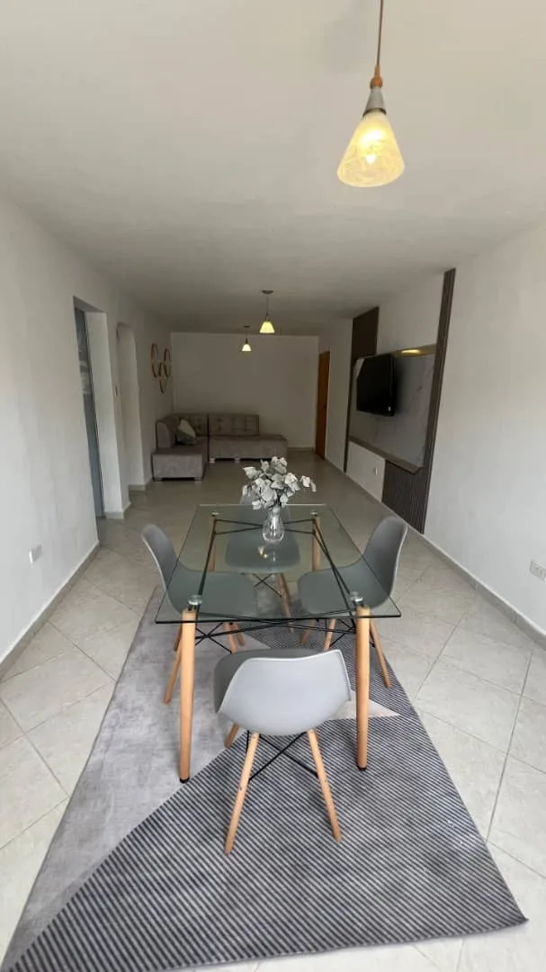 Apartamento en Alquiler en Res. Valle Claro, Mañongo, Naguanagua — 2 hab 78m² — USD 500