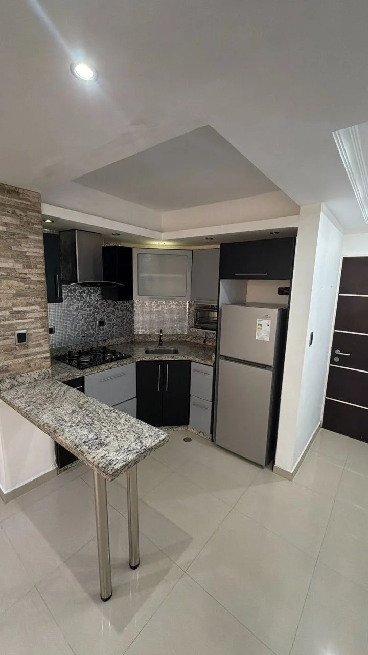 Apartamento en Alquiler en Urbanización Doral Country, Naguanagua — 2 hab 60m² — USD 350