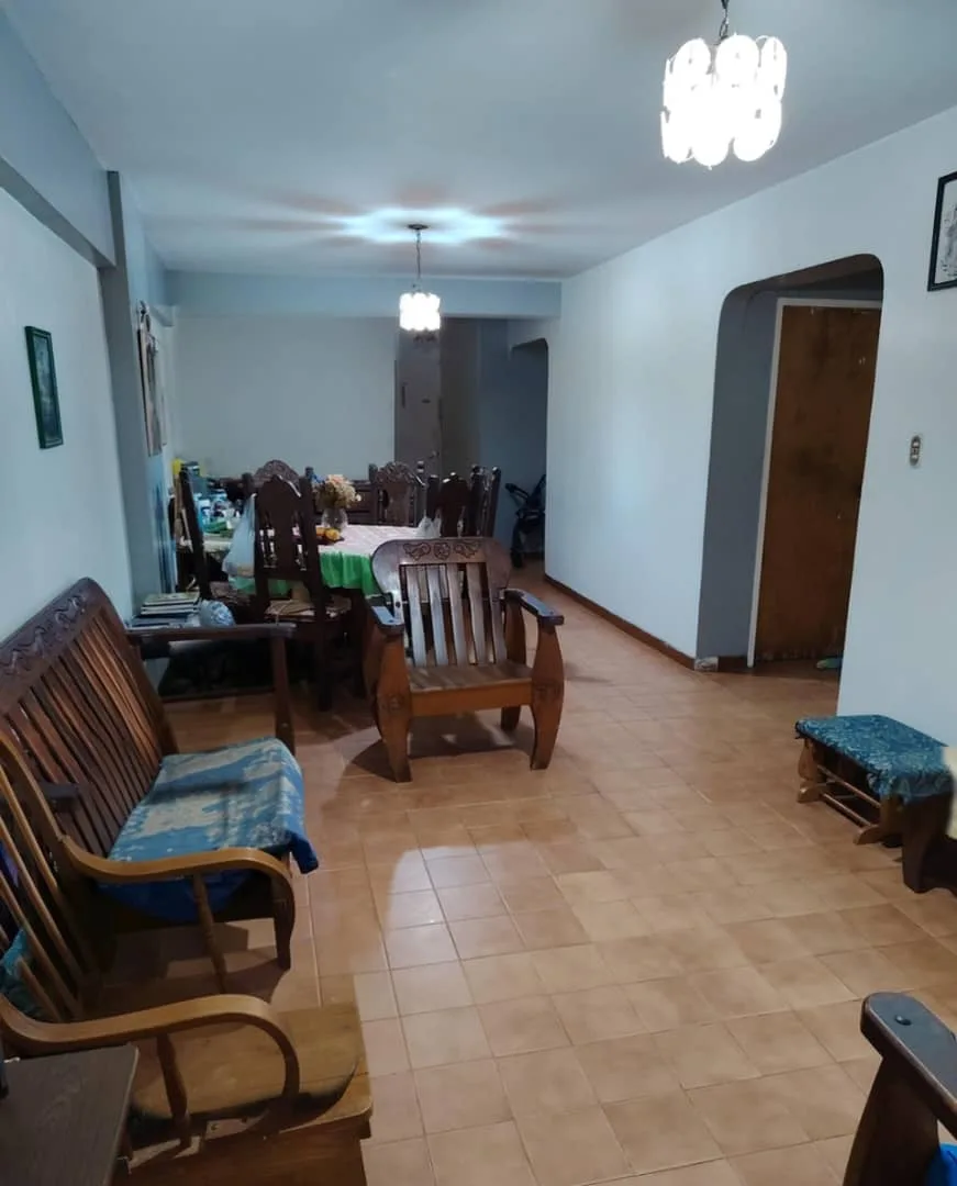 Apartamento en Venta en centro de Guacara, Calle Cedeño entre Páez y Negro Primero — 3 hab 95m² — USD 29,000