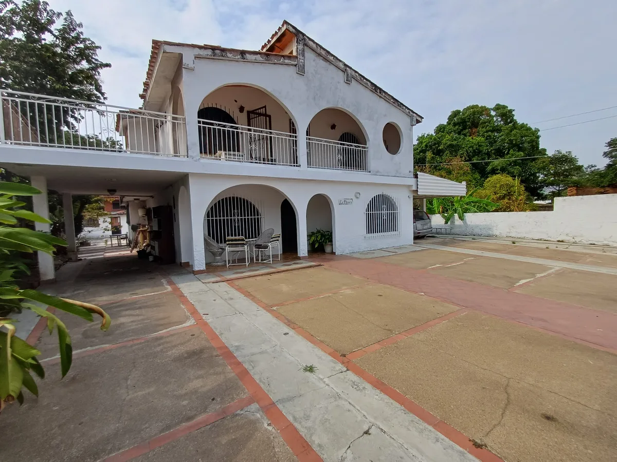 Casa en Venta en Urb. Guaparo municipio Valencia, Estado Carabobo — 7 hab 427m² — USD 230,000