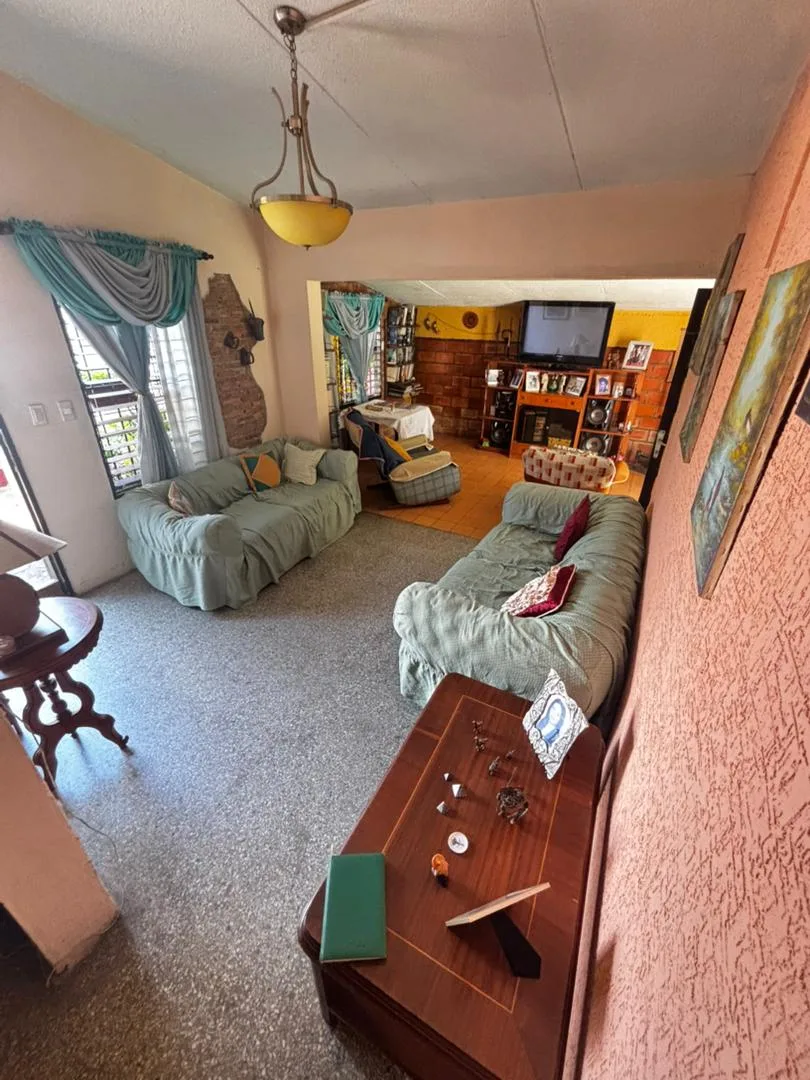 Casa en Venta en Los Samanes I — 4 hab 375m² — USD 46,000