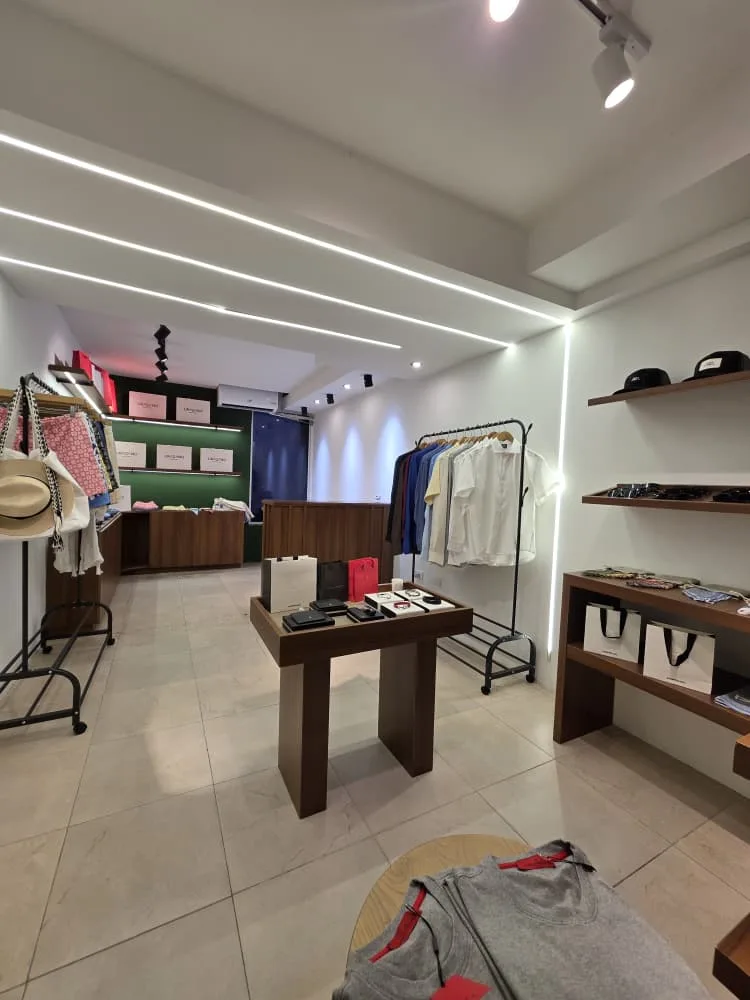 Local en Alquiler en El Viñedo, Av. 106 20m² — USD 550