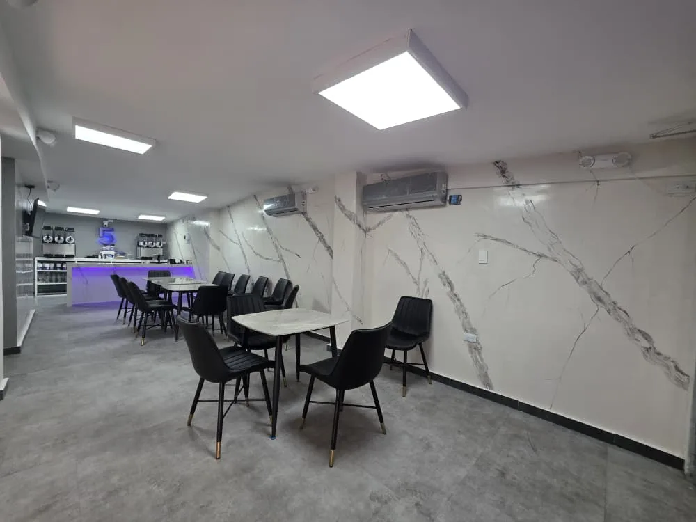 Local en Alquiler en C.C. Bienestar La Viña, Avenida 104 de La Viña 75m² — USD 1,300