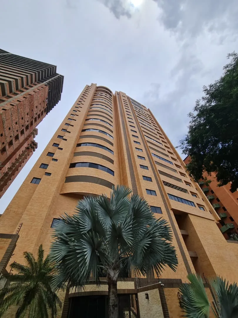 Apartamento en Venta en Gran Benescola, Trigaleña Alta — 5 hab 316m² — USD 330,000