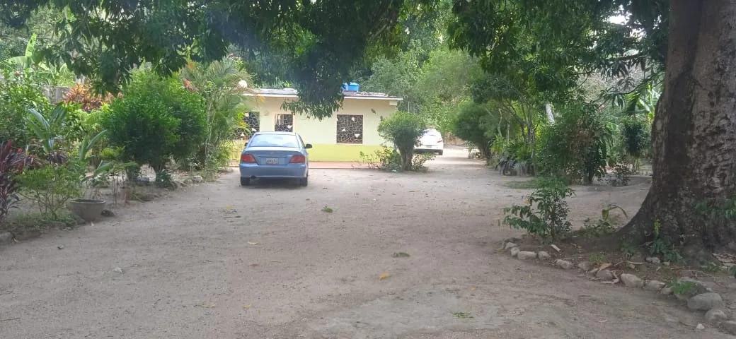 Terreno en Venta en Barrio Sucre Las Delicias Maracay — 5 hab 2052m² — USD 300,000