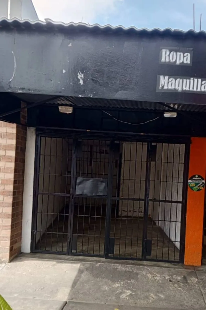 Local en Alquiler en Av. Enrique Tejera sector el Palotal 22m² — USD 200