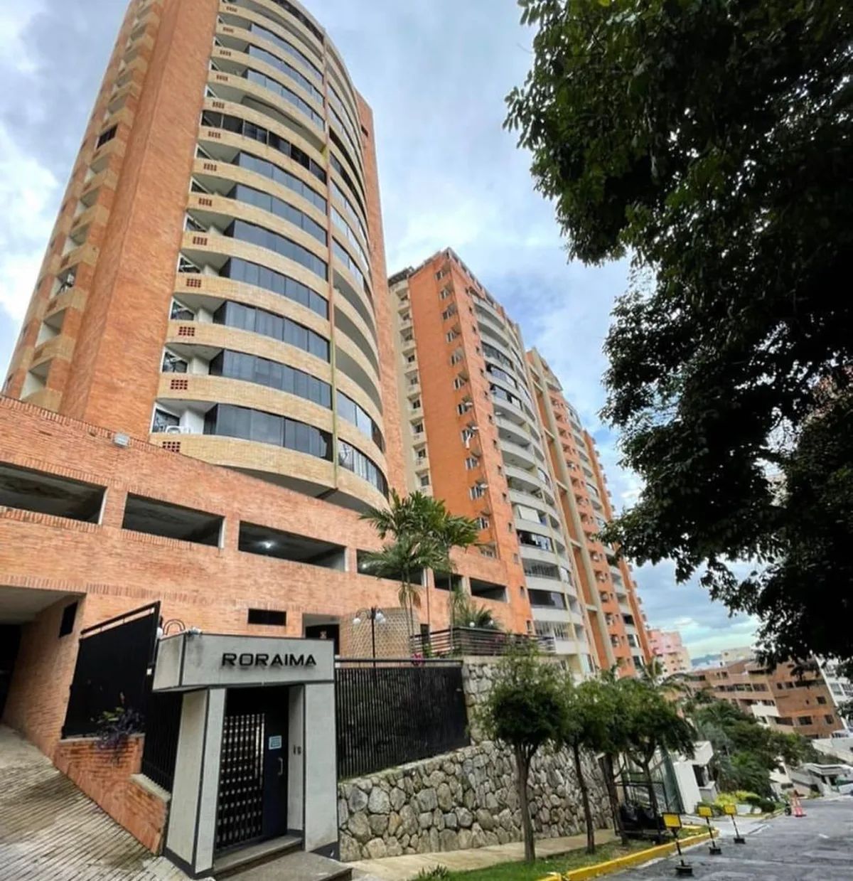 Apartamento en Venta en Res. Roraima, Urbanización El Parral — 2 hab — USD 87,500