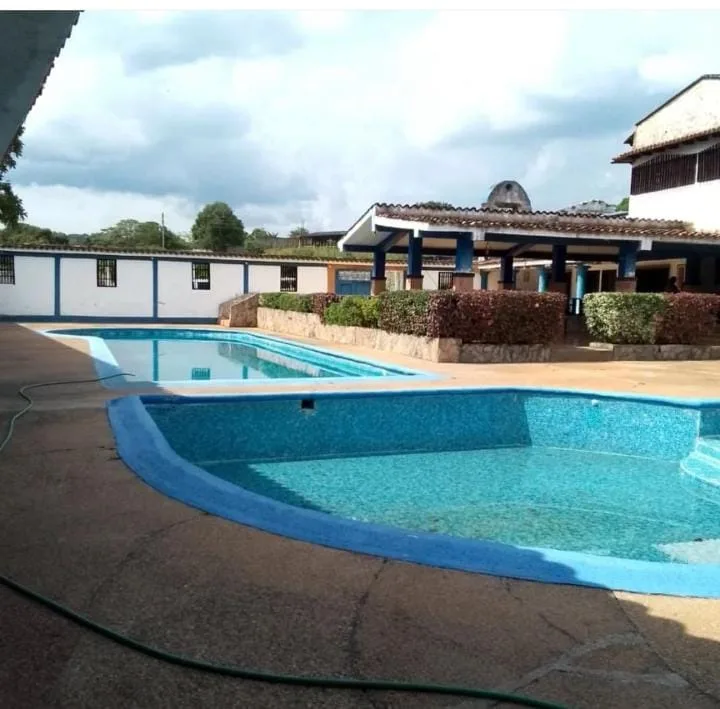 Casa en Venta en Campo de Carabobo, Tocuyito — 3 hab 20000m² — USD 160,000