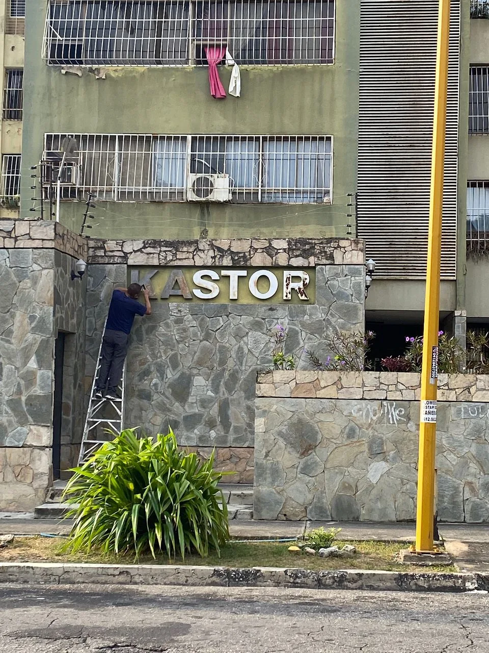 Apartamento en Venta en Res Kastor detrás del Torigallo — 3 hab 150m² — USD 50,000