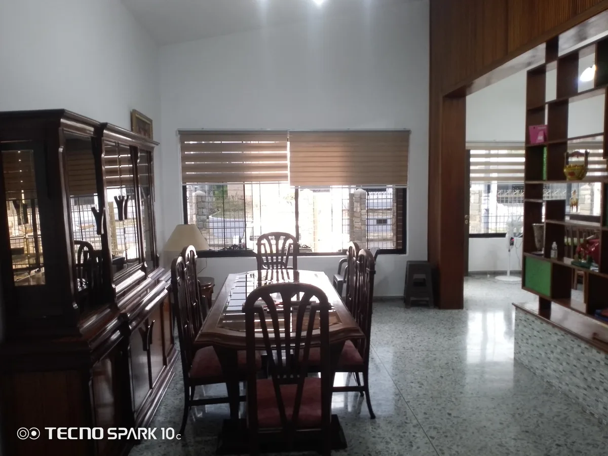 Casa en Venta en Urb. Trigal centro - Valencia — 5 hab 282m² — USD 240,000