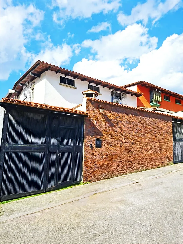 Casa en Venta en ALTO PRADO — 4 hab 240m² — USD 195,000