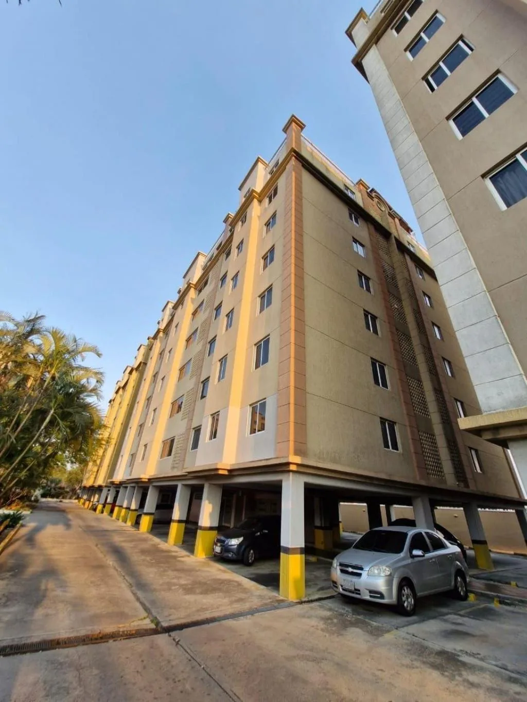 Apartamento en Alquiler en Naguanagua — 2 hab 70m² — USD 450