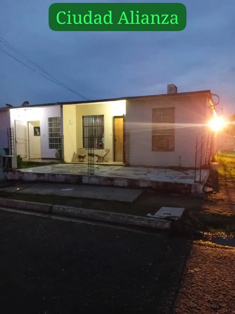 Casa en Venta en Urb José Laurencio Silva, Ciudad Alianza — 3 hab 65m² — USD 25,000