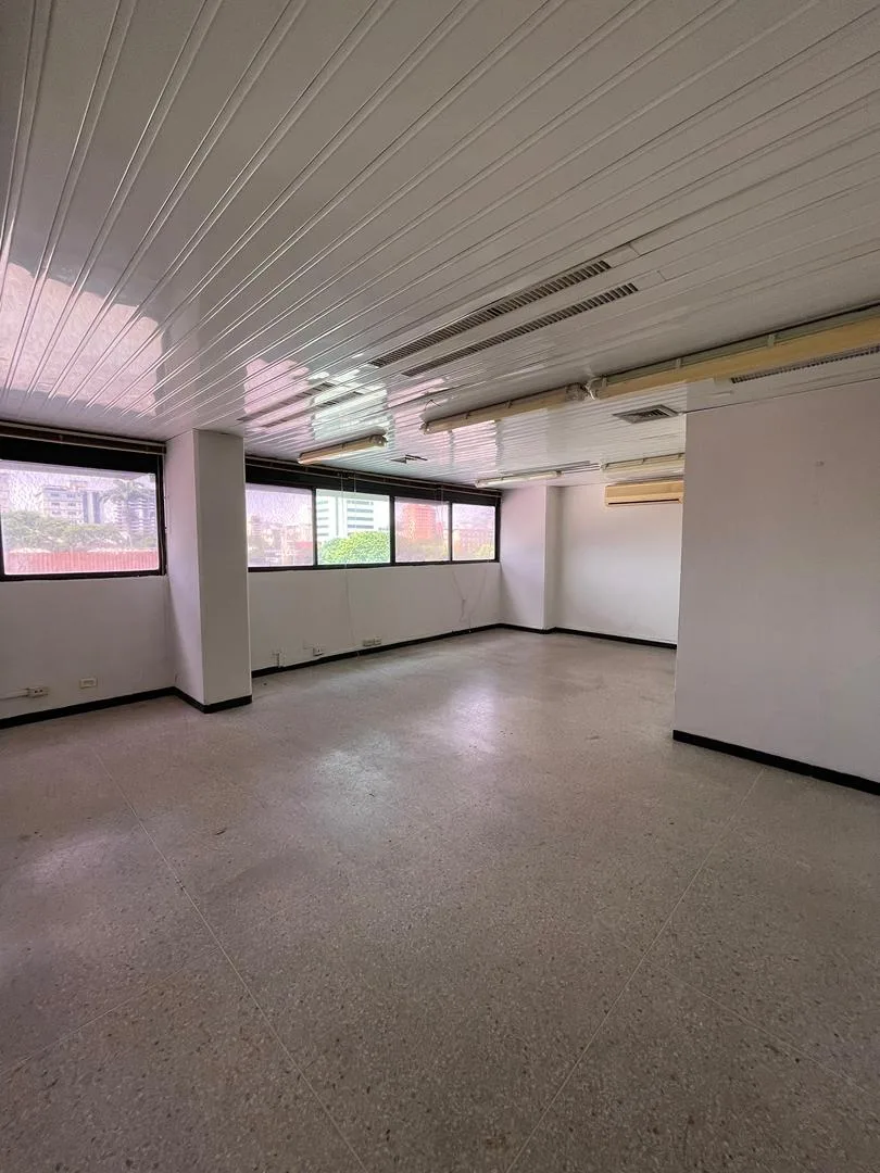Oficina en Alquiler en Av Bolivar (China Town) — 2 hab 56m² — USD 300
