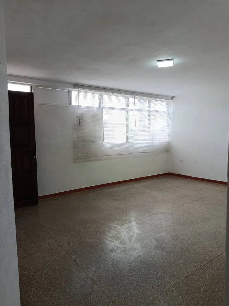 Apartamento en Alquiler en Urb. La Michelena - Valencia — 3 hab 83m² — USD 250