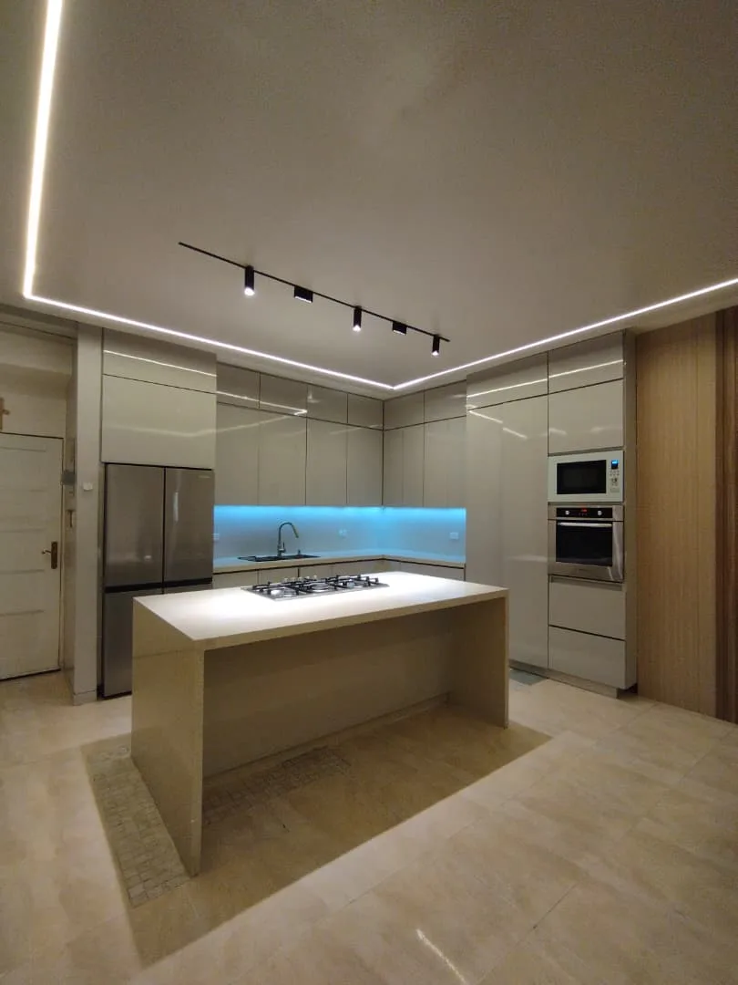 Apartamento en Venta en urbanización jardín Mañongo — 3 hab 92m² — USD 130,000