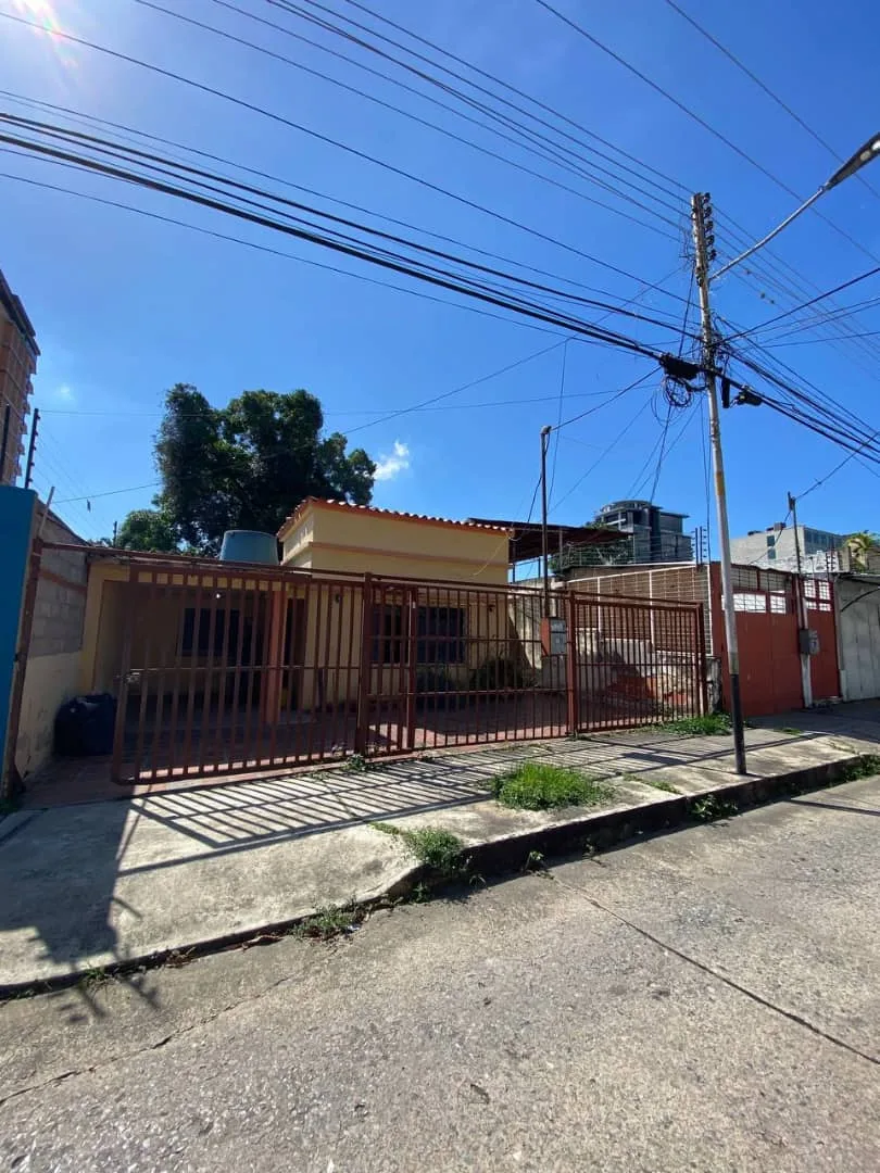 Casa en Venta en URB. LA ALEGRÍA 340m² — USD 110,000