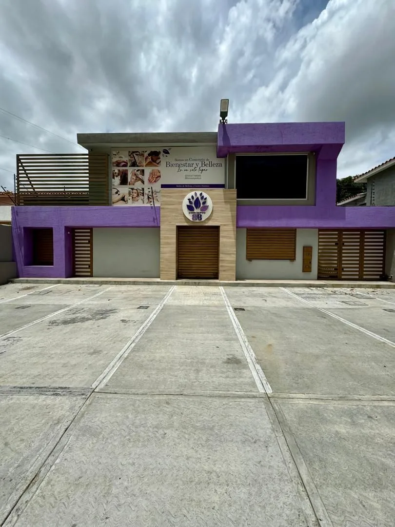 Casa en Alquiler en SAN JOSE DE TARBES, A 1 cuadra de la AV. Bolivar 590m² — USD 4,000