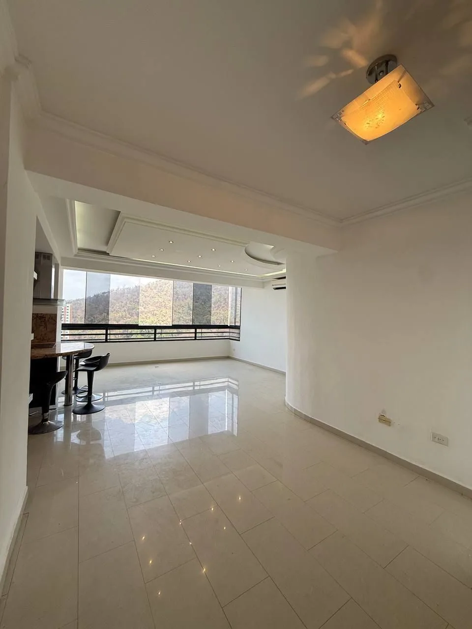 Apartamento en Venta en Urbanización El Parral — 3 hab 110m² — USD 114,000