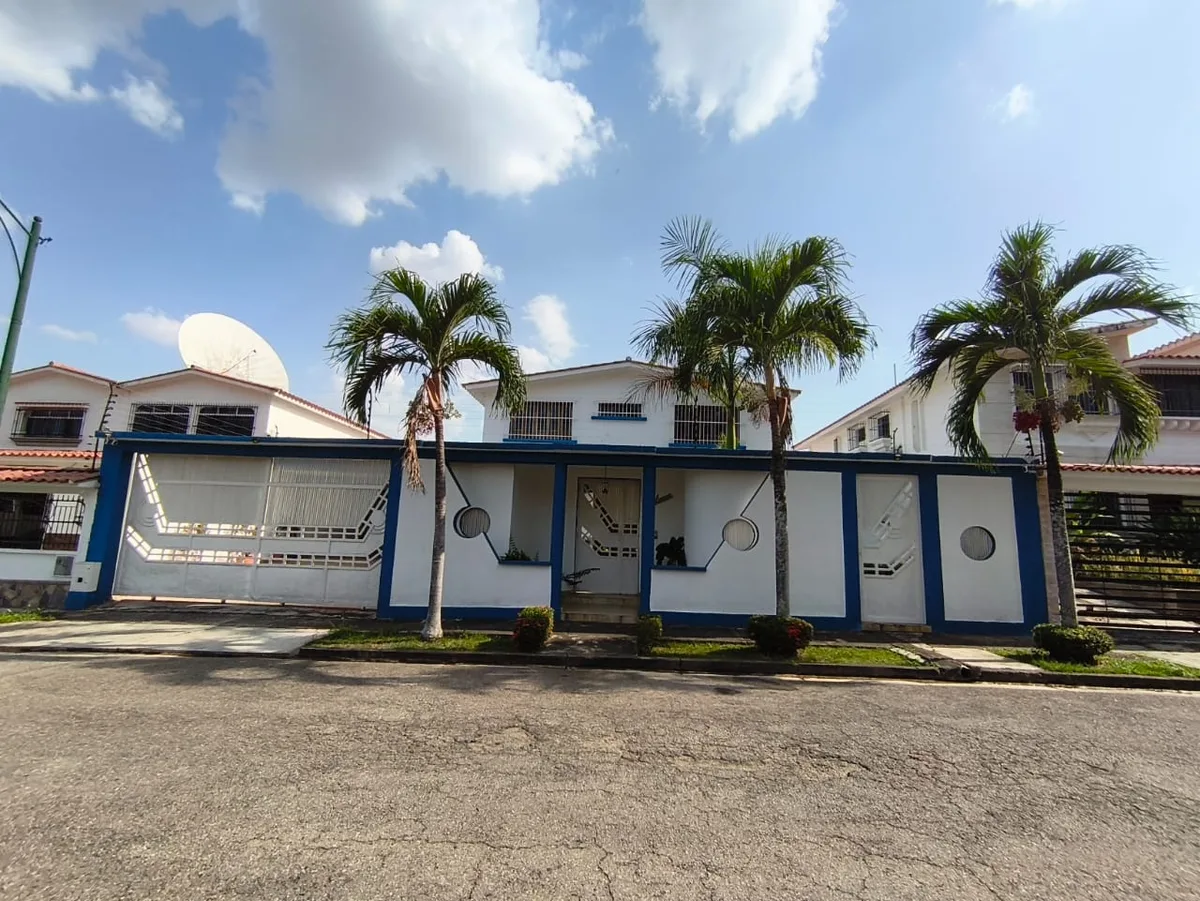 Casa en Venta en La Viña, Valencia, Carabobo — 7 hab 456m² — USD 220,000