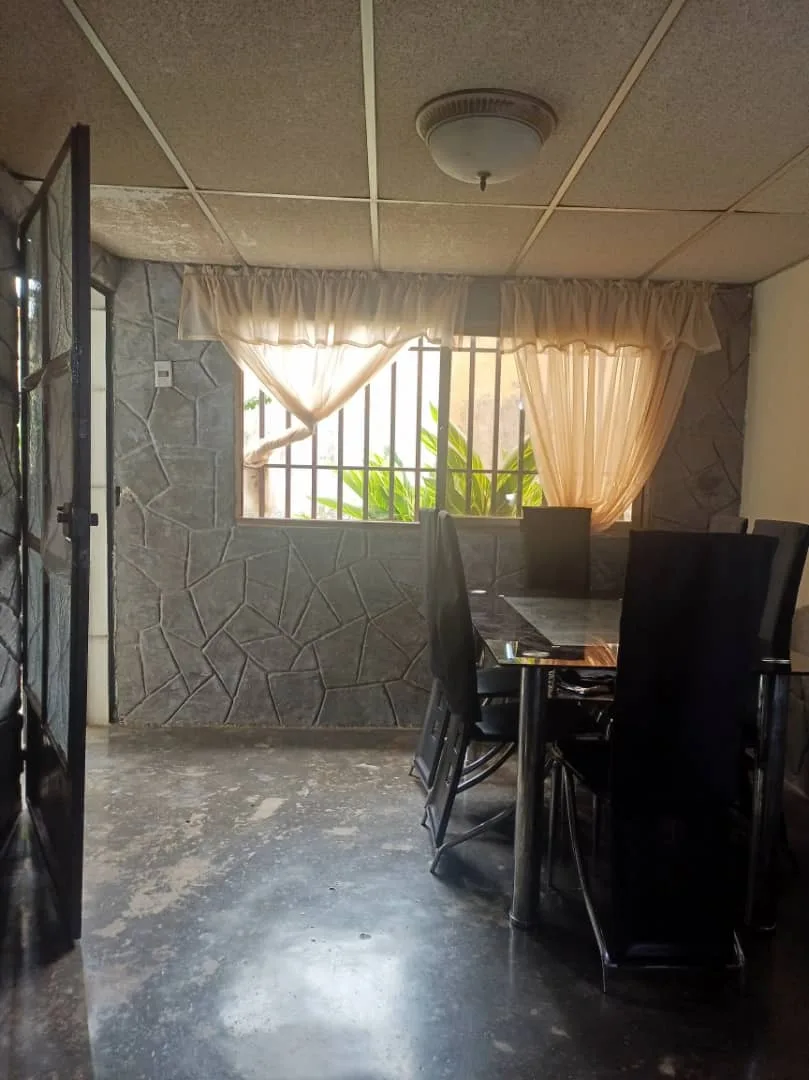 Casa en Venta en Las Viviendas de Bàrbula — 4 hab 180m² — USD 42,000