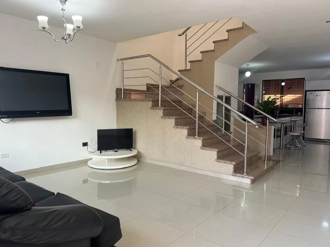 Townhouse en Venta en Urb. Las Quintas, Naguanagua — 3 hab 135m² — USD 158,000