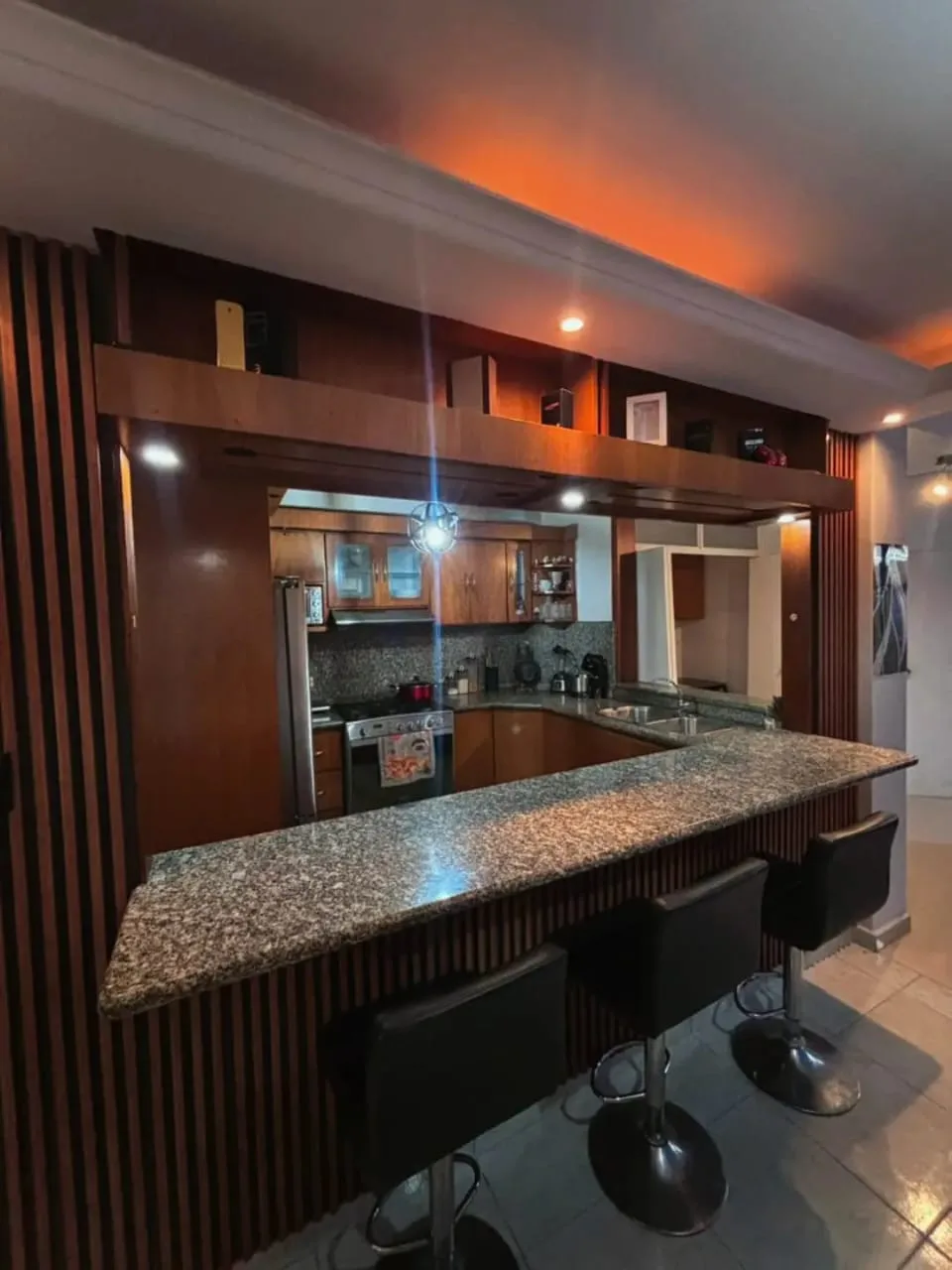 Townhouse en Venta en Villa Lorenzo, Naguanagua - La Entrada — 4 hab 98m² — USD 80,000