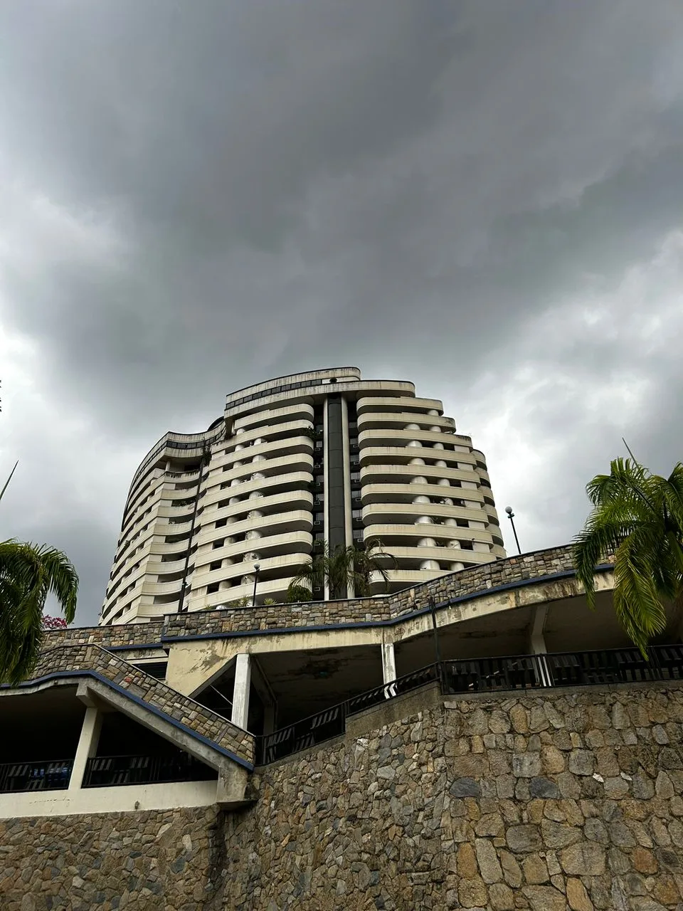 Apartamento en Venta en Terrazas del Paraíso, URBANIZACIÓN EL BOSQUE — 4 hab 250m² — USD 123,000