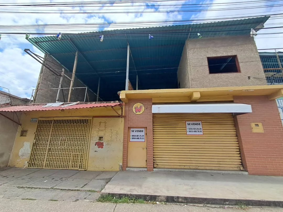 Local en Venta en Av. Intercomunal, Calle de Servicio Arturo Michelena 290m² — USD 110,000