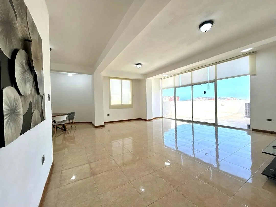 Penthouse en Venta en Residencias Wynaki, Ciudad de Lechería — 5 hab 230m² — USD 220,000