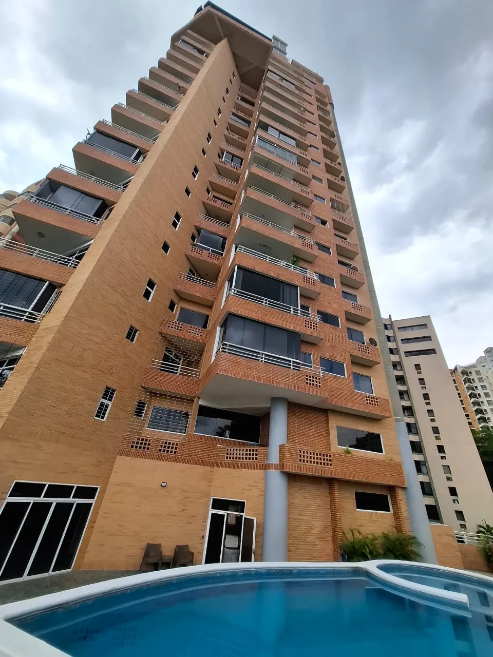 Apartamento en Alquiler en Urb El Bosque — 3 hab 108m² — USD 900