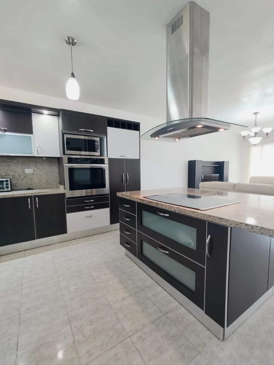 Apartamento en Alquiler en Conjunto Residencial Las Marinas Lecheria — 4 hab 144m² — USD 1,200