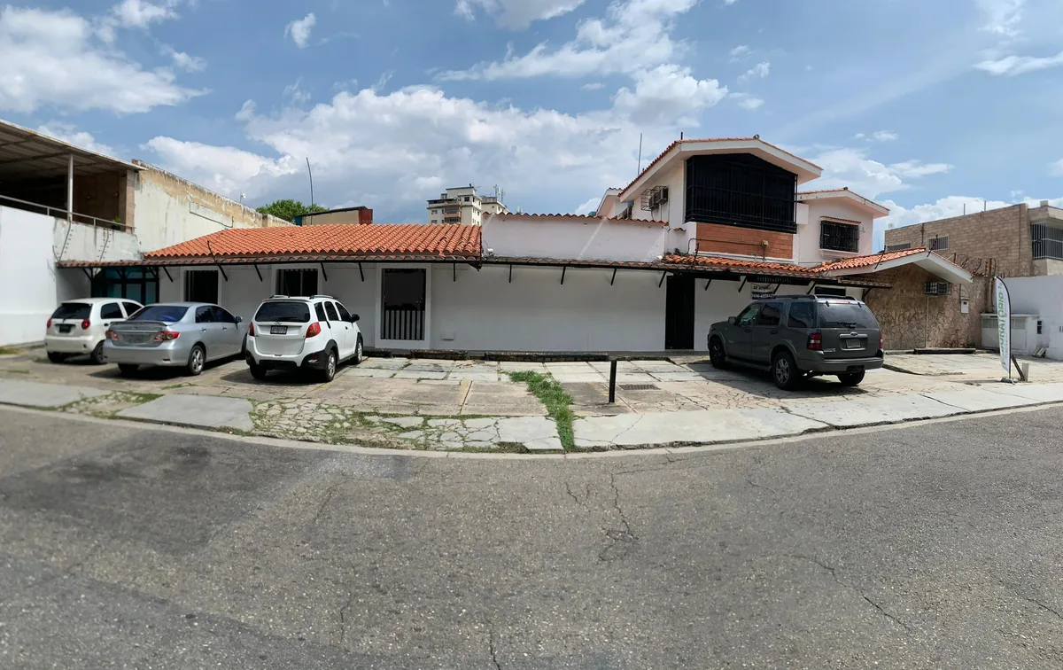 Local en Alquiler en San José de Tarbes, DETRÁS DE LA TORRE BOD — 11 hab 340m² — USD 1,200