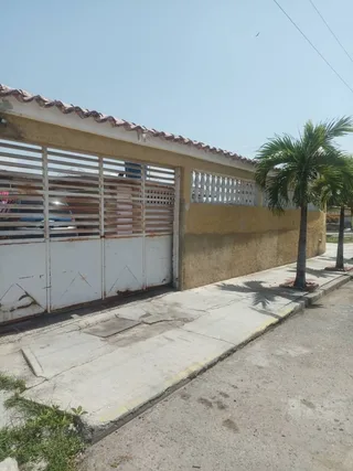 Casa en Urbanización Los Bucares, Flor Amarillo