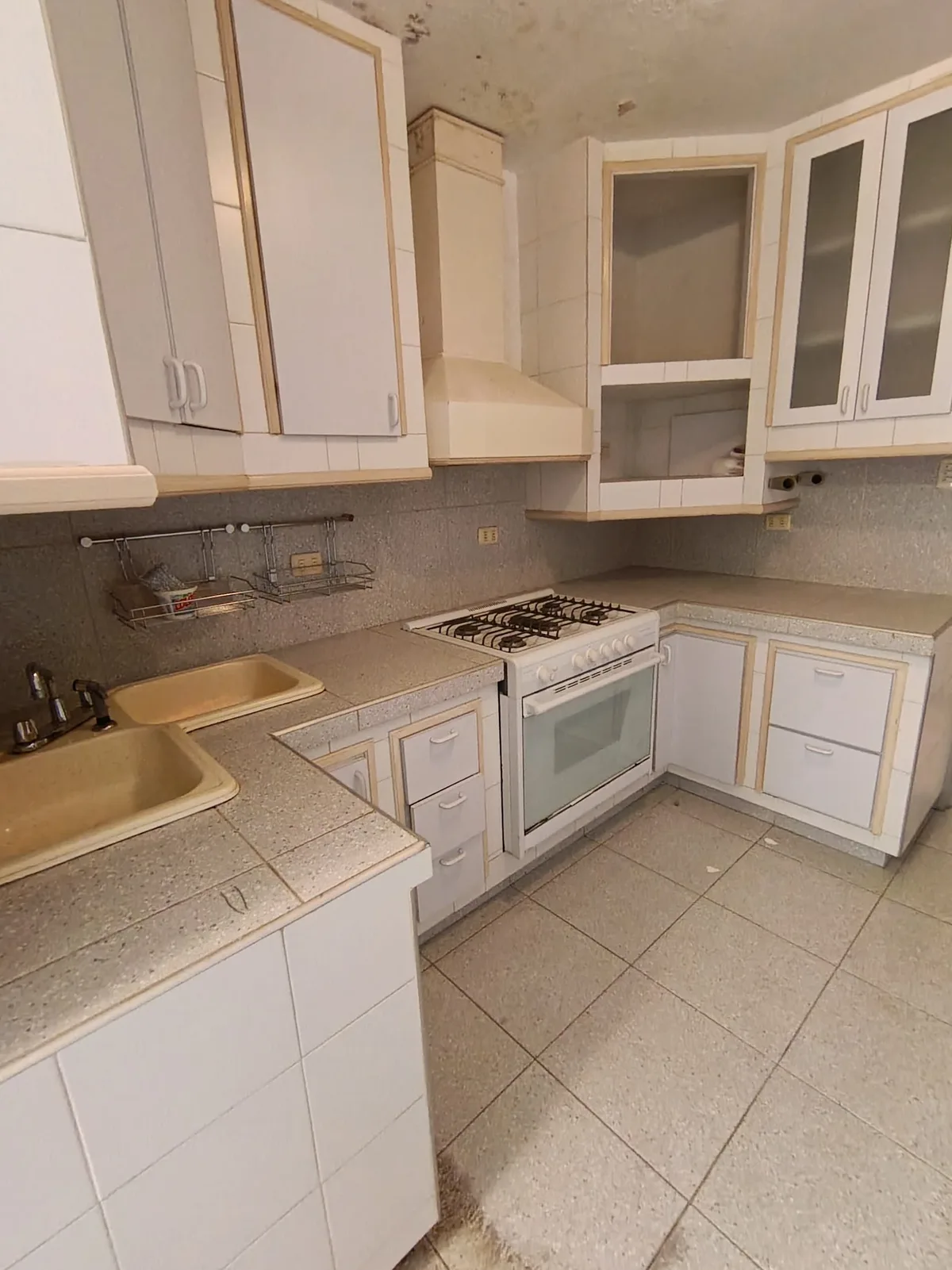 Apartamento en Alquiler en Urb Prebo I, Valencia — 3 hab 101m² — USD 350