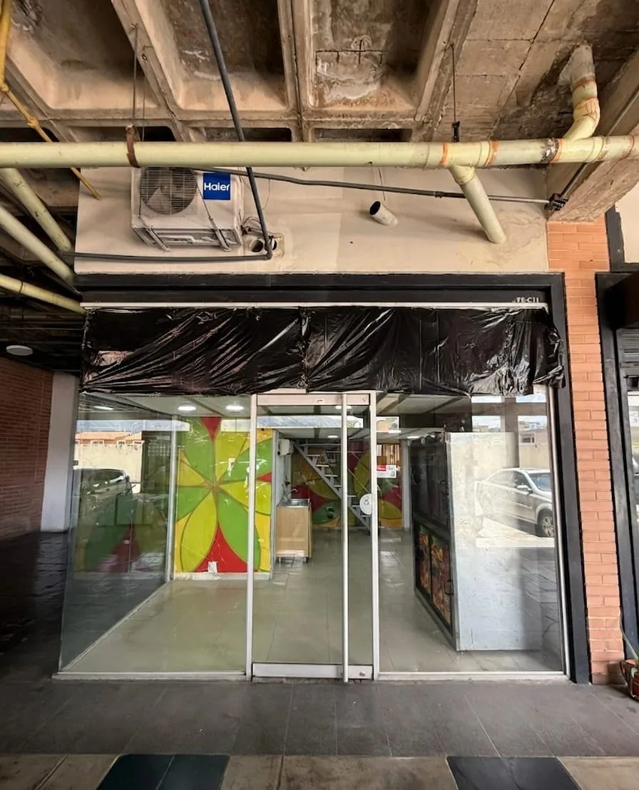 Local en Alquiler en C.C Cristal 19m² — USD 250