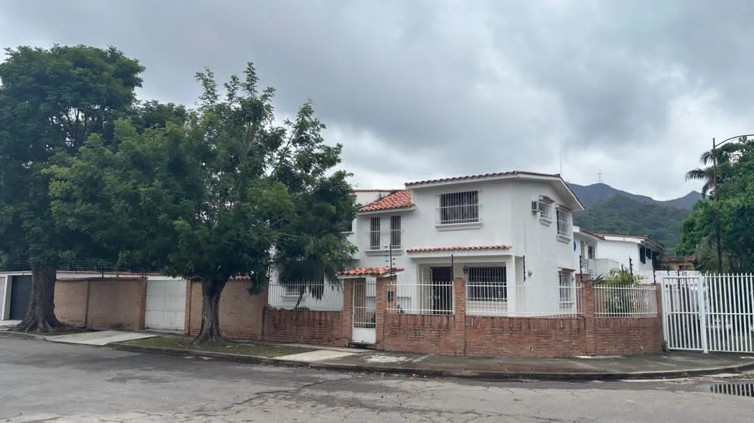 Casa en Venta en Trigal Norte-Sector Las Clavellinas — 4 hab 439m² — USD 150,000