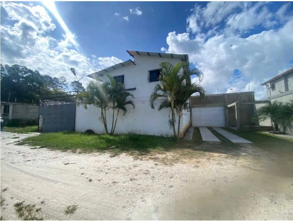 Terreno en Venta en sector las manzanas — 3 hab 584m² — USD 50,500
