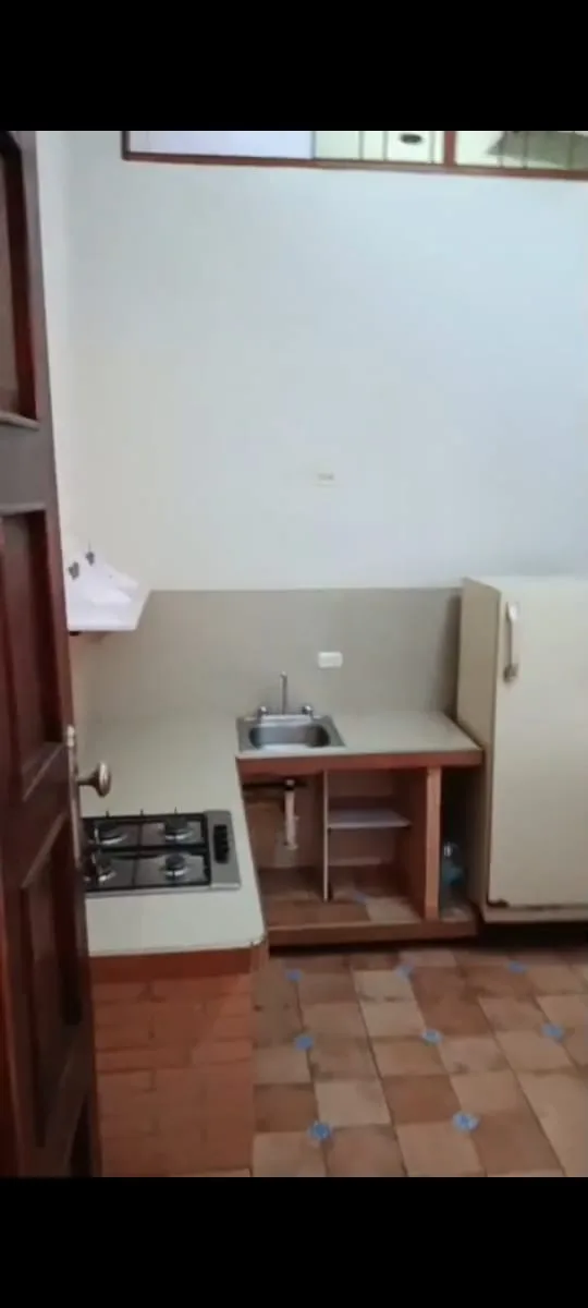 Apartamento en Alquiler en La Esmeralda — 2 hab — USD 200