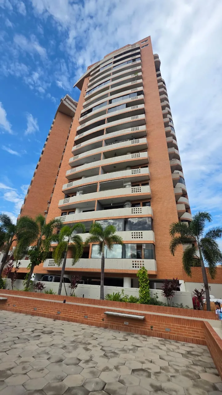 Apartamento en Alquiler en Valle blanco Montaña blanca — 2 hab 58m² — USD 650
