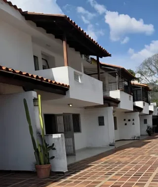 Apartamento en C.R. Villa Jardín, Trigal Norte, Sector Las Clavellinas