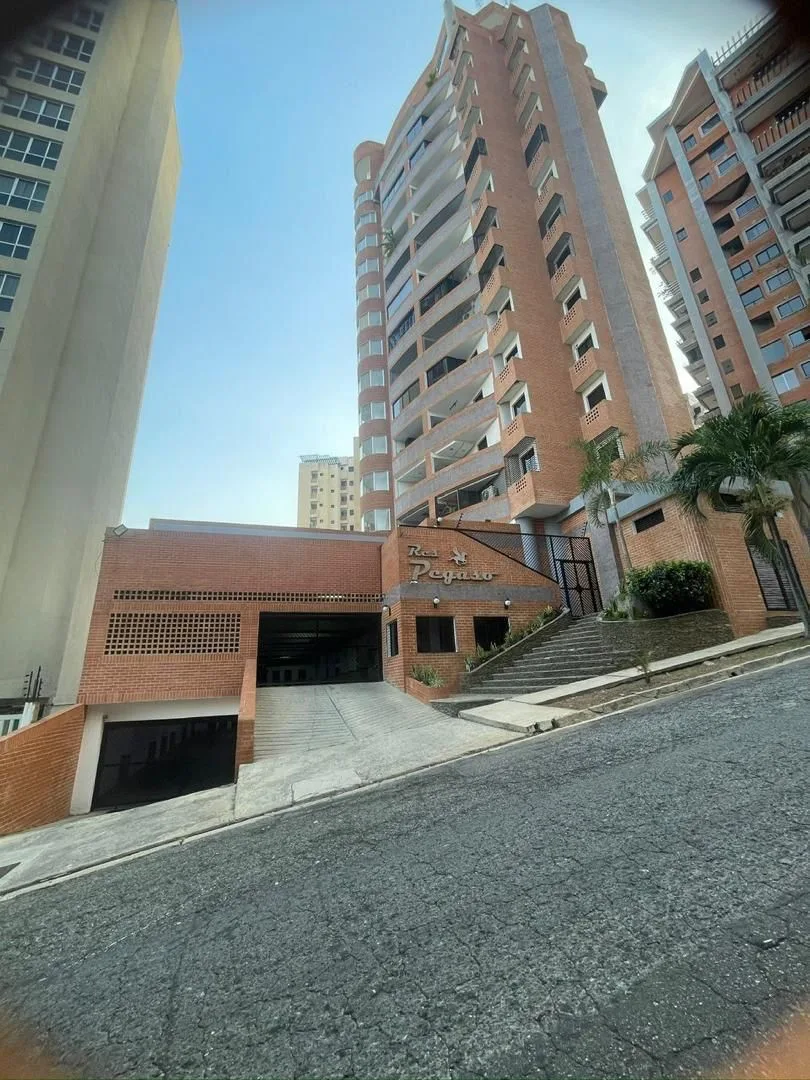 Apartamento en Alquiler en Res. Pegaso — 3 hab 92m² — USD 700