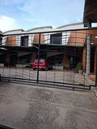 Townhouse en Urb. Mañongo
