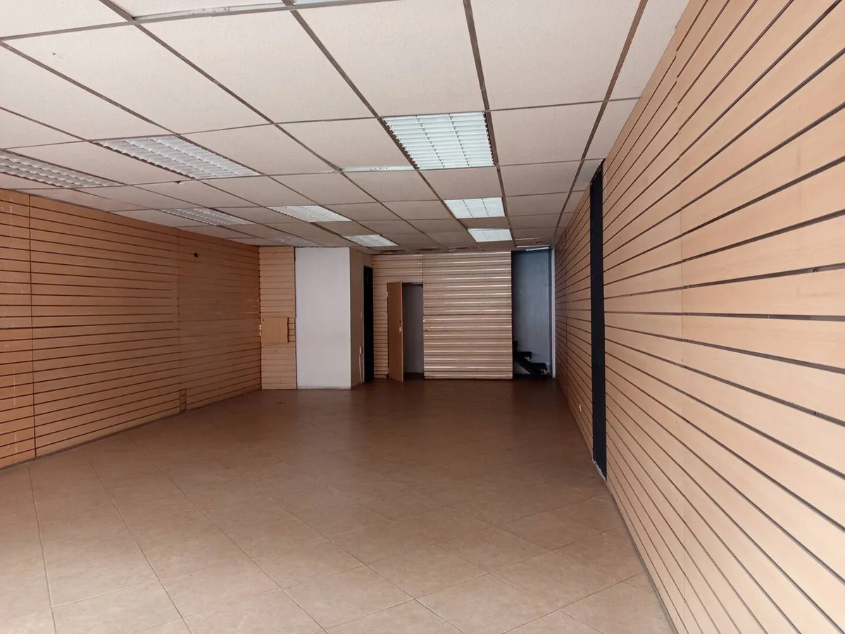 Local en Venta en CC CAMORUCO AV BOLIVAR NORTE DIAGONAL A TRAKI 66m² — USD 40,000