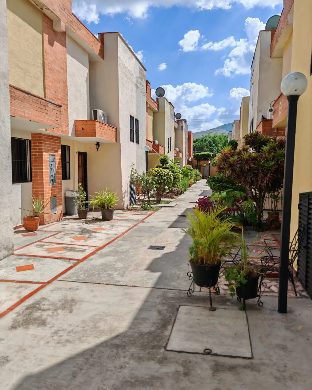 Townhouse en Venta en Guayabal, Naguanagua — 2 hab 74m² — USD 43,000