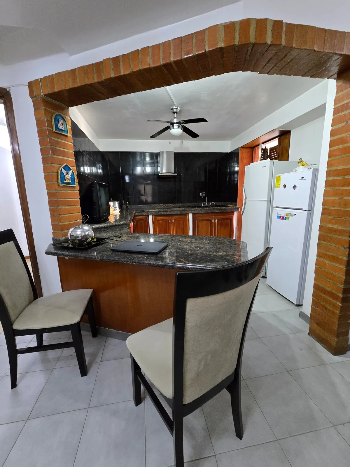 Apartamento en Venta en Residencias Paraiso K, Urb. Valles de Camoruco — 3 hab 75m² — USD 62,500