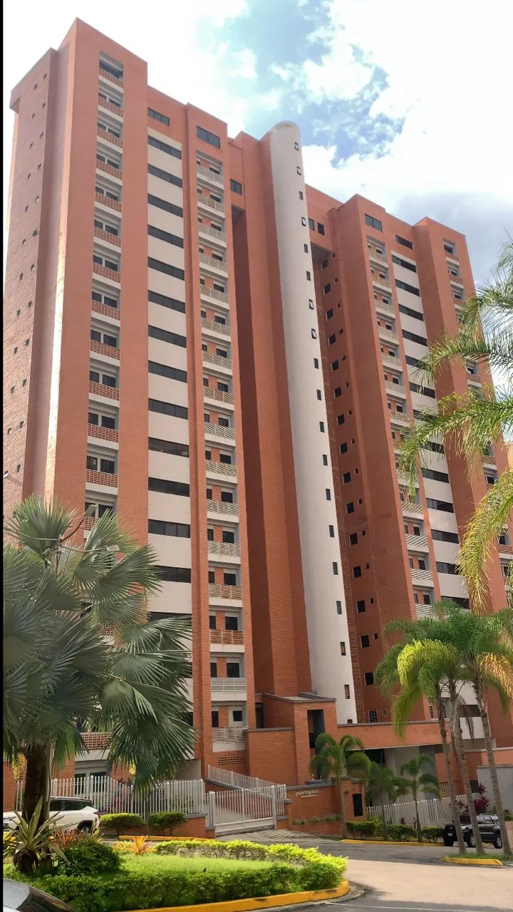 Apartamento en Venta en Urb. el Bosque, Valencia — 3 hab 130m² — USD 143,000