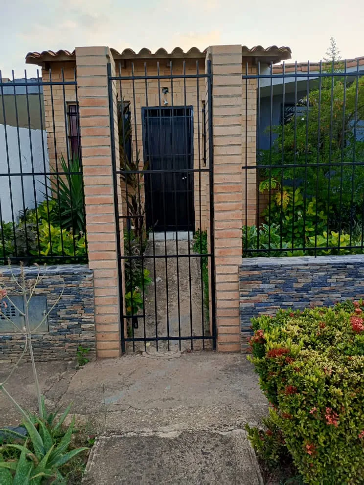 Apartamento en Alquiler en La Esmeralda — 1 hab — USD 150